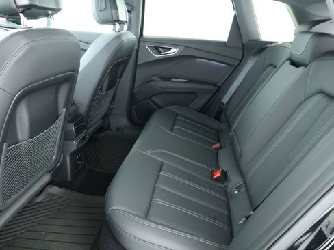 Used 2025 Audi Q4 e-tron Premium image 21