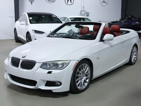 Used 2013 BMW 328i Convertible w/ M Sport Pkg image 3