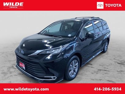 Used 2023 Toyota Sienna XLE