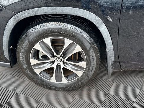 Used 2020 Toyota Highlander XLE image 35