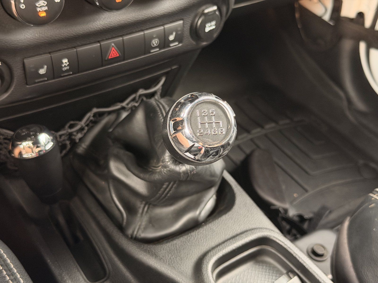 Used 2015 Jeep Wrangler Unlimited Sahara w/ Dual Top Group AWD/4WD image 25