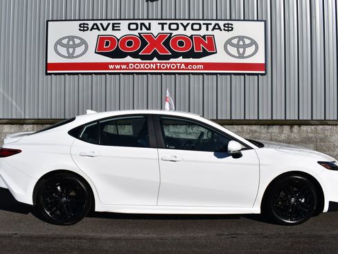 Certified 2025 Toyota Camry SE w/ Convenience Package image 8