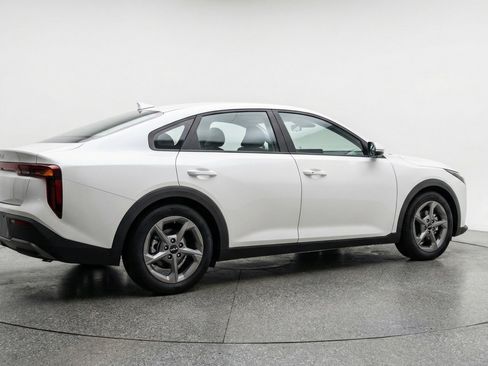Used 2025 Kia K4 FWD image 9
