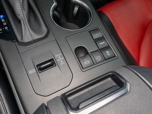 Used 2023 Toyota Highlander XSE image 24