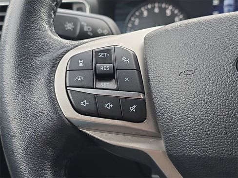 Used 2022 Ford Explorer Limited image 21