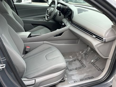 Used 2024 Hyundai Elantra SEL w/ Convenience Package image 10