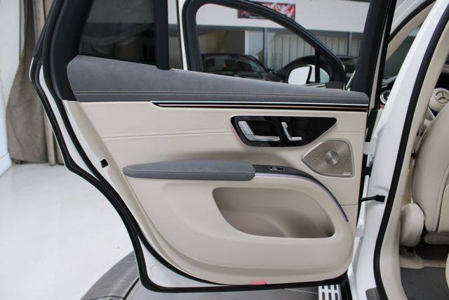 Used 2023 Mercedes-Benz EQS 580 4MATIC SUV image 39