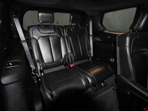 Used 2025 Jeep Grand Cherokee L Limited w/ Black Appearance Package image 31