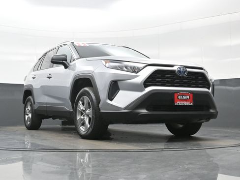 Used 2022 Toyota RAV4 LE AWD/4WD image 24
