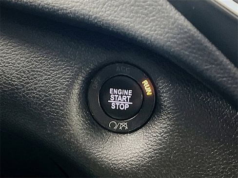 Used 2020 Jeep Cherokee Latitude Plus image 16