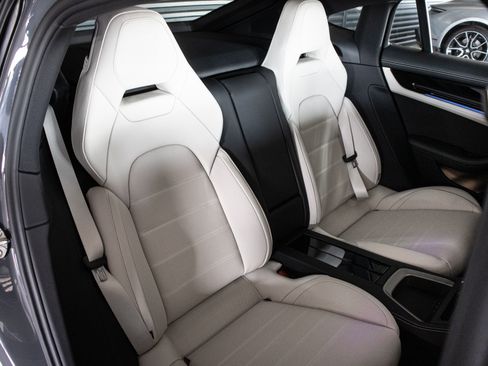 Used 2026 Porsche Panamera RWD image 6