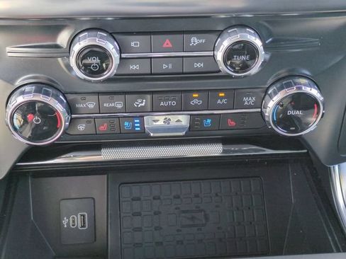 Used 2025 Ford F150 Platinum AWD/4WD image 25