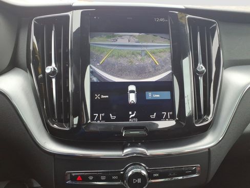 Used 2018 Volvo XC60 T6 Momentum AWD/4WD image 22