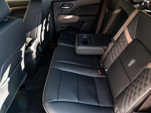 New 2026 GMC Canyon Denali image 17