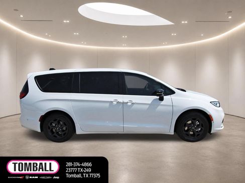 Used 2024 Chrysler Pacifica Limited FWD image 8