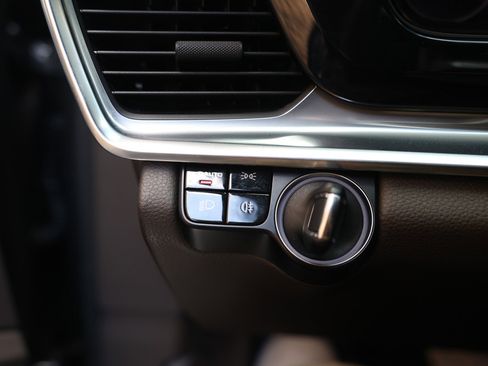 Used 2018 Porsche Panamera 4 image 58