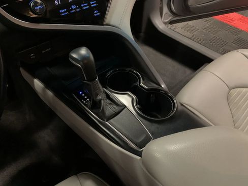Used 2019 Toyota Camry SE w/ Carpet Mat Package image 33