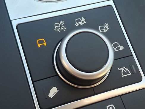 Used 2019 Land Rover Discovery SE image 24