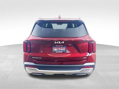Used 2024 Kia Sorento S AWD/4WD image 9