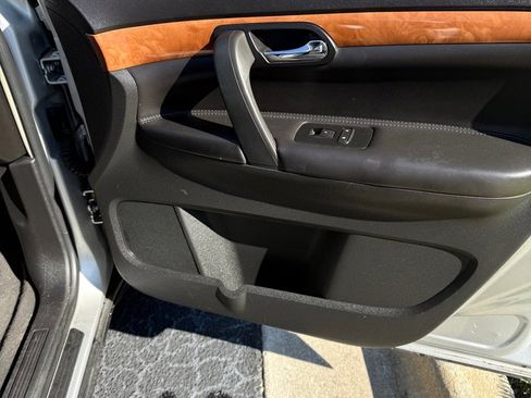 Used 2009 Saturn Outlook XR w/ Convenience Package image 8