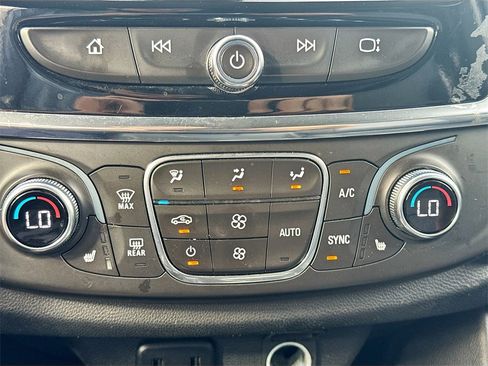 Used 2019 Chevrolet Traverse LT w/ LT Premium Package image 17