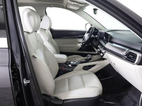 Used 2025 Kia Telluride S FWD image 32