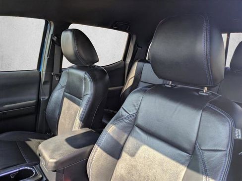 Used 2018 Toyota Tacoma TRD Off-Road image 18