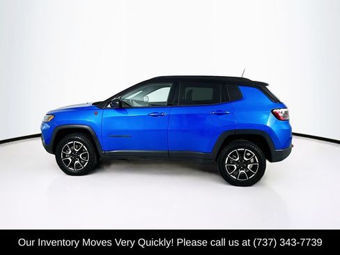Used 2025 Jeep Compass Trailhawk AWD/4WD image 4