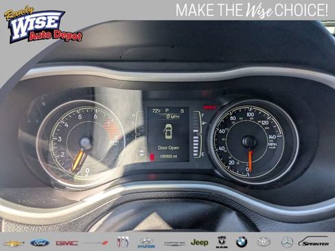 Used 2018 Jeep Cherokee Latitude Plus FWD image 11