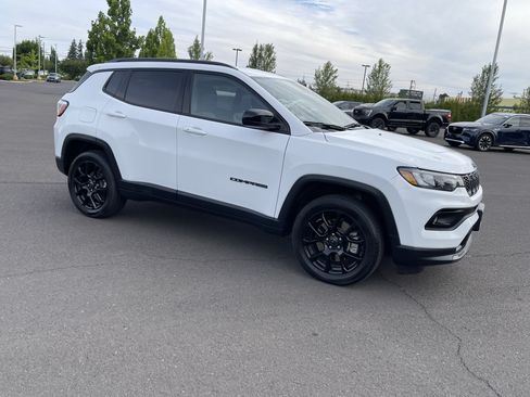Used 2025 Jeep Compass Latitude w/ Altitude Special Edition AWD/4WD image 7