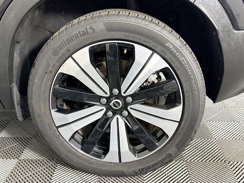 Used 2023 Volvo XC40 Recharge Plus image 35