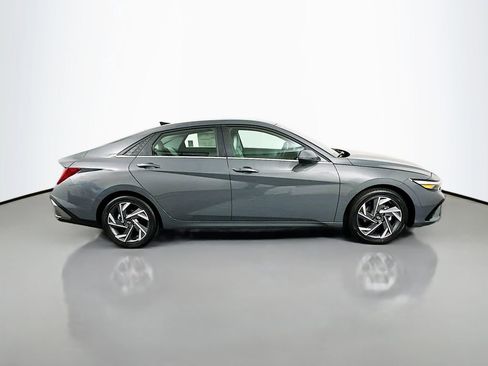New 2026 Hyundai Elantra Limited FWD image 4