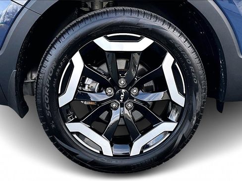 Used 2025 Kia Telluride EX w/ EX Captain's Chair Package image 36