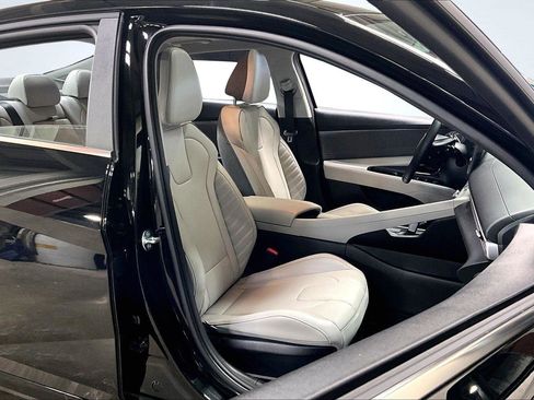 Used 2025 Hyundai Elantra Limited image 8