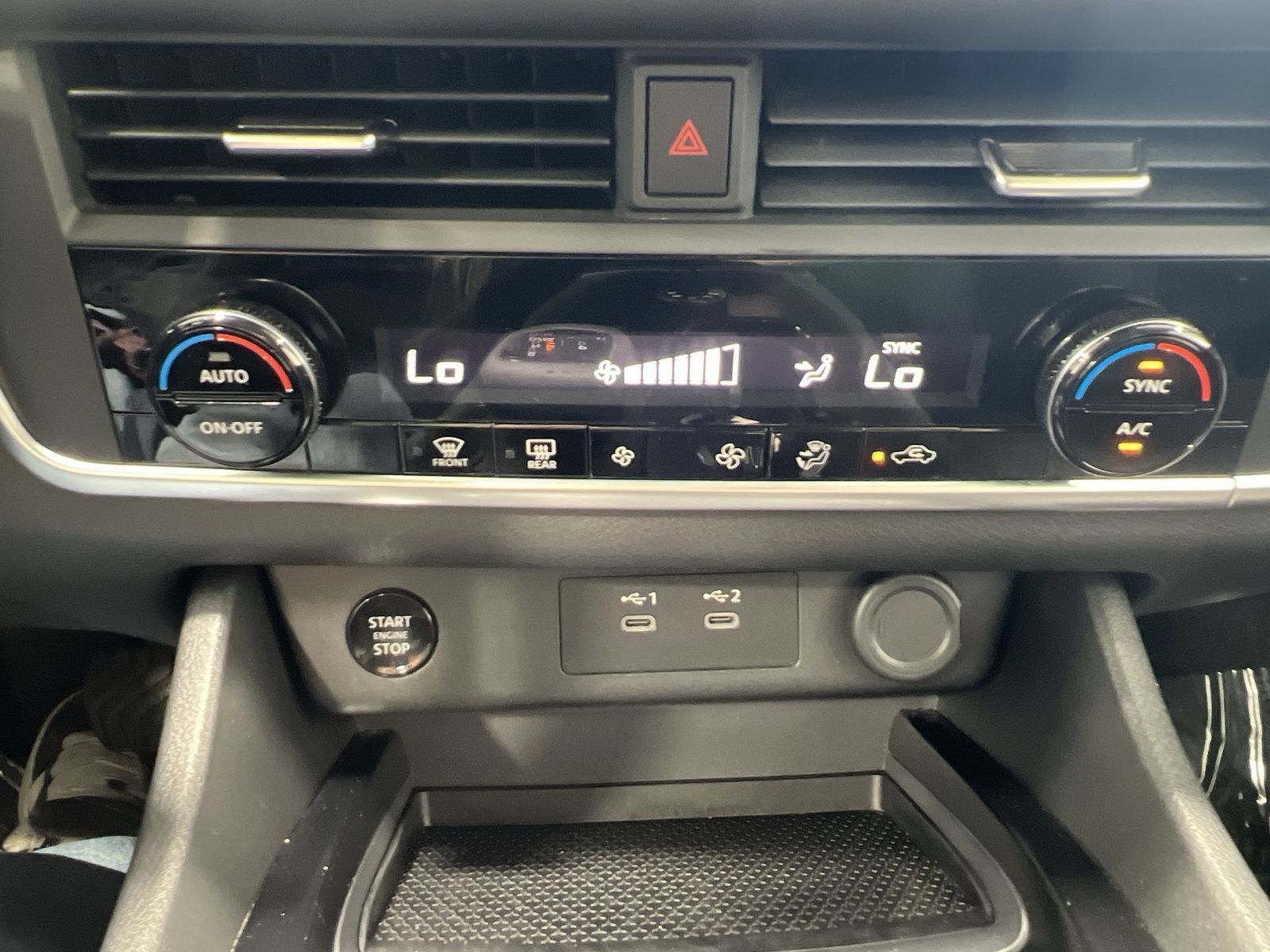 Used 2025 Nissan Rogue SV AWD/4WD image 18