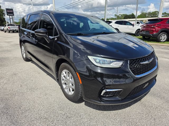 Used 2023 Chrysler Pacifica Touring-L FWD image 8