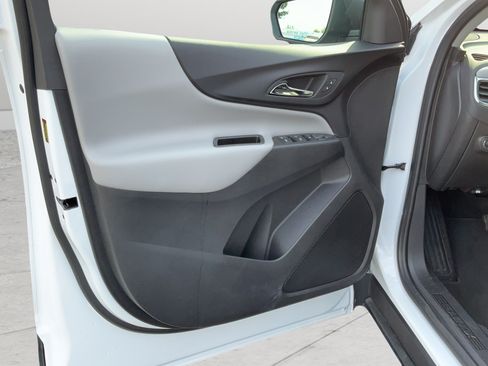 Certified 2024 Chevrolet Equinox LS w/ LS Convenience Package FWD image 11