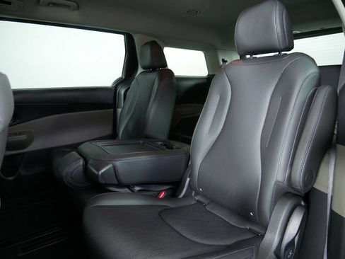 Used 2026 Kia Carnival FWD image 18
