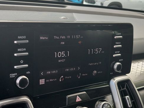 Used 2023 Kia Sorento LX image 29