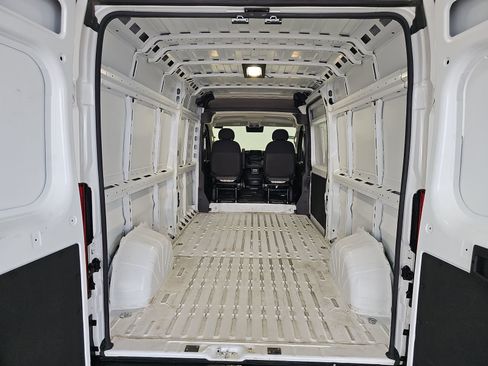 Used 2024 RAM ProMaster 2500 w/ Convenience Group FWD image 16