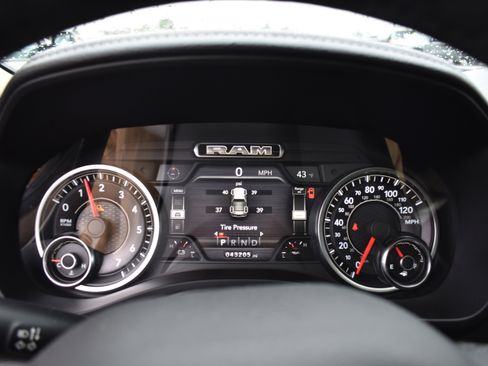 Used 2019 RAM 1500 Laramie image 17