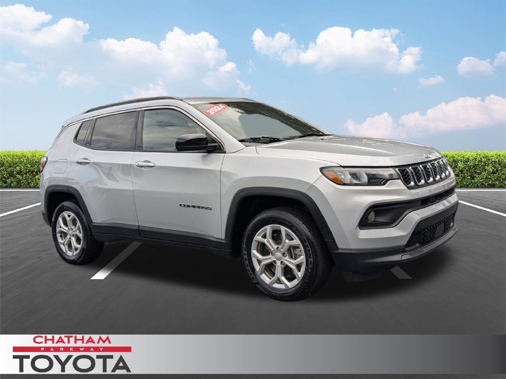 Used 2024 Jeep Compass Latitude AWD/4WD image 1