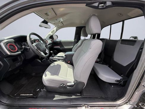 Used 2019 Toyota Tacoma SR5 RWD image 23