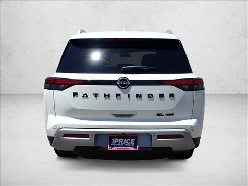 Used 2023 Nissan Pathfinder SL AWD/4WD image 3