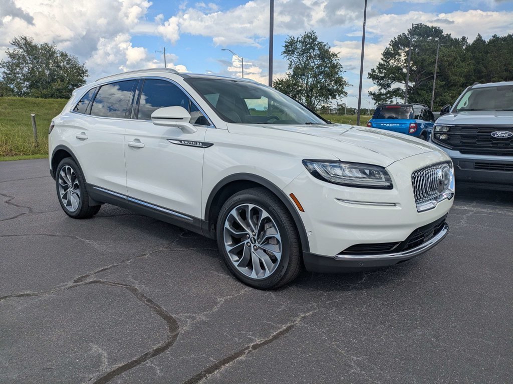 Used 2022 Lincoln Nautilus Reserve w/ Equipment Group 201A FWD image 2