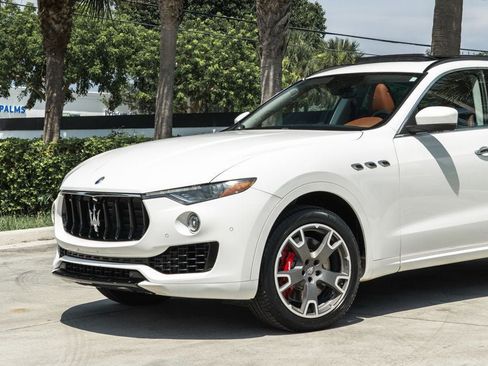 Used 2017 Maserati Levante S AWD/4WD image 2