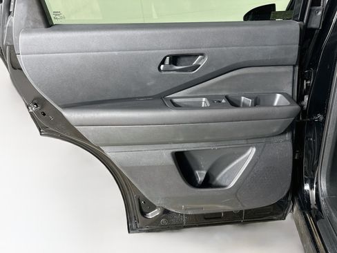 Used 2025 Nissan Pathfinder SV AWD/4WD image 25