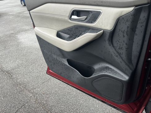 Used 2021 Nissan Rogue SV w/ Premium Package image 15