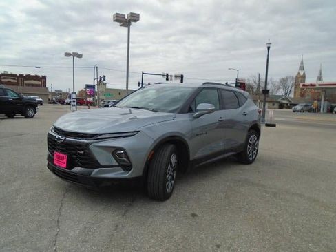 Used 2025 Chevrolet Blazer RS w/ Driver Confidence II Package image 3