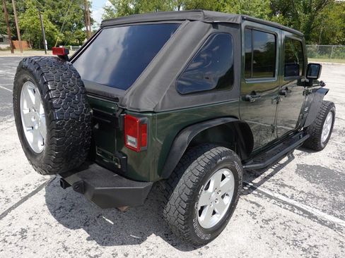 Used 2007 Jeep Wrangler Unlimited Sahara AWD/4WD image 7